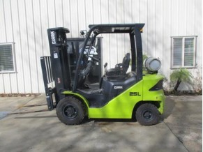 Clark 5,000 Lbs Warehouse forklift