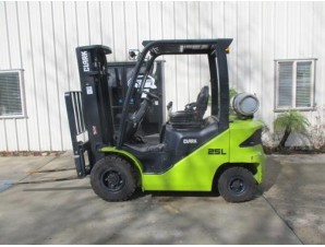 Clark 5,000 Lbs Warehouse forklift